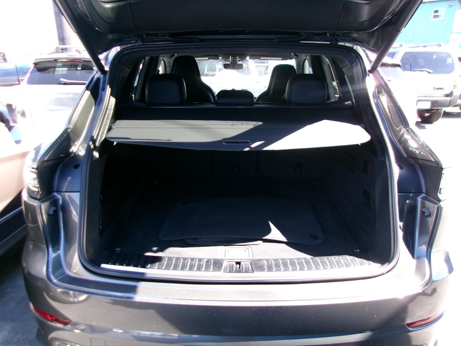 PORSCHE CAYENNE - 9