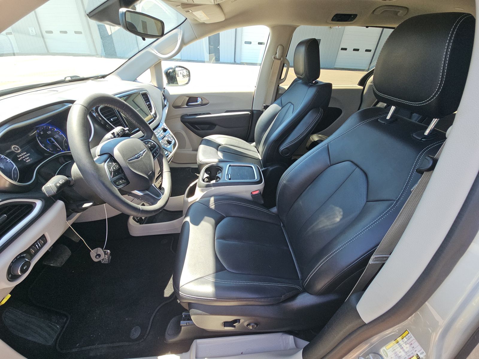 CHRYSLER PACIFICA - 8