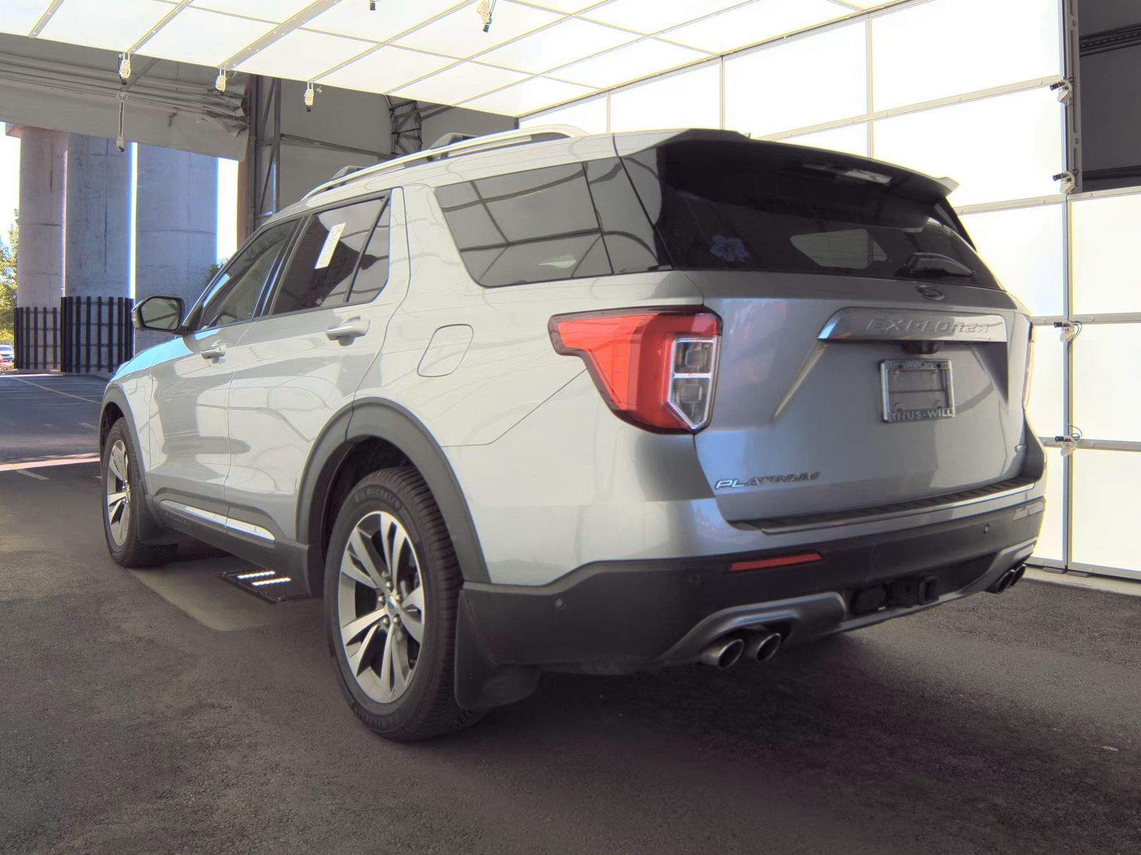 FORD EXPLORER - 9