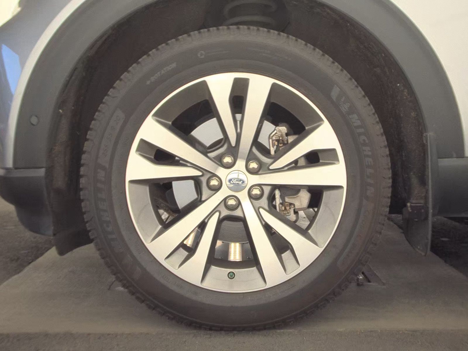 FORD EXPLORER - 10