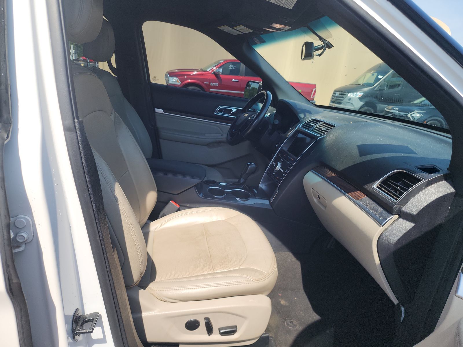 FORD EXPLORER - 9