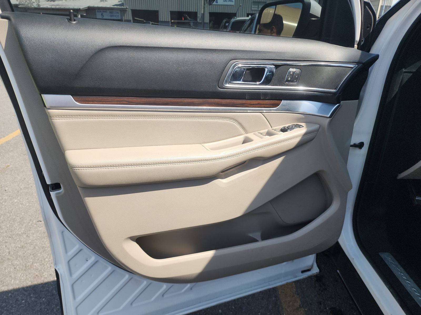 FORD EXPLORER - 10