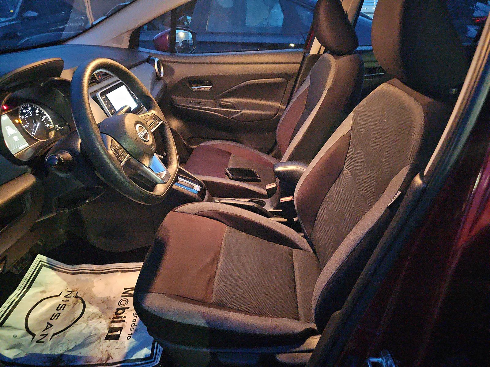 NISSAN VERSA - 8