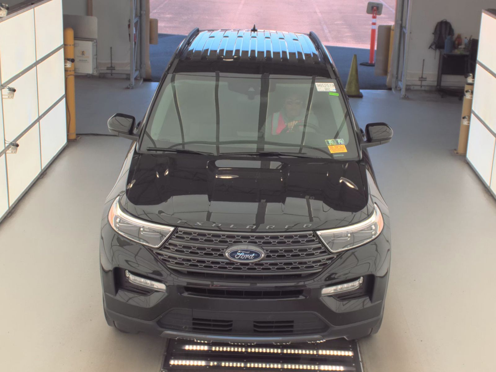 FORD EXPLORER - 3