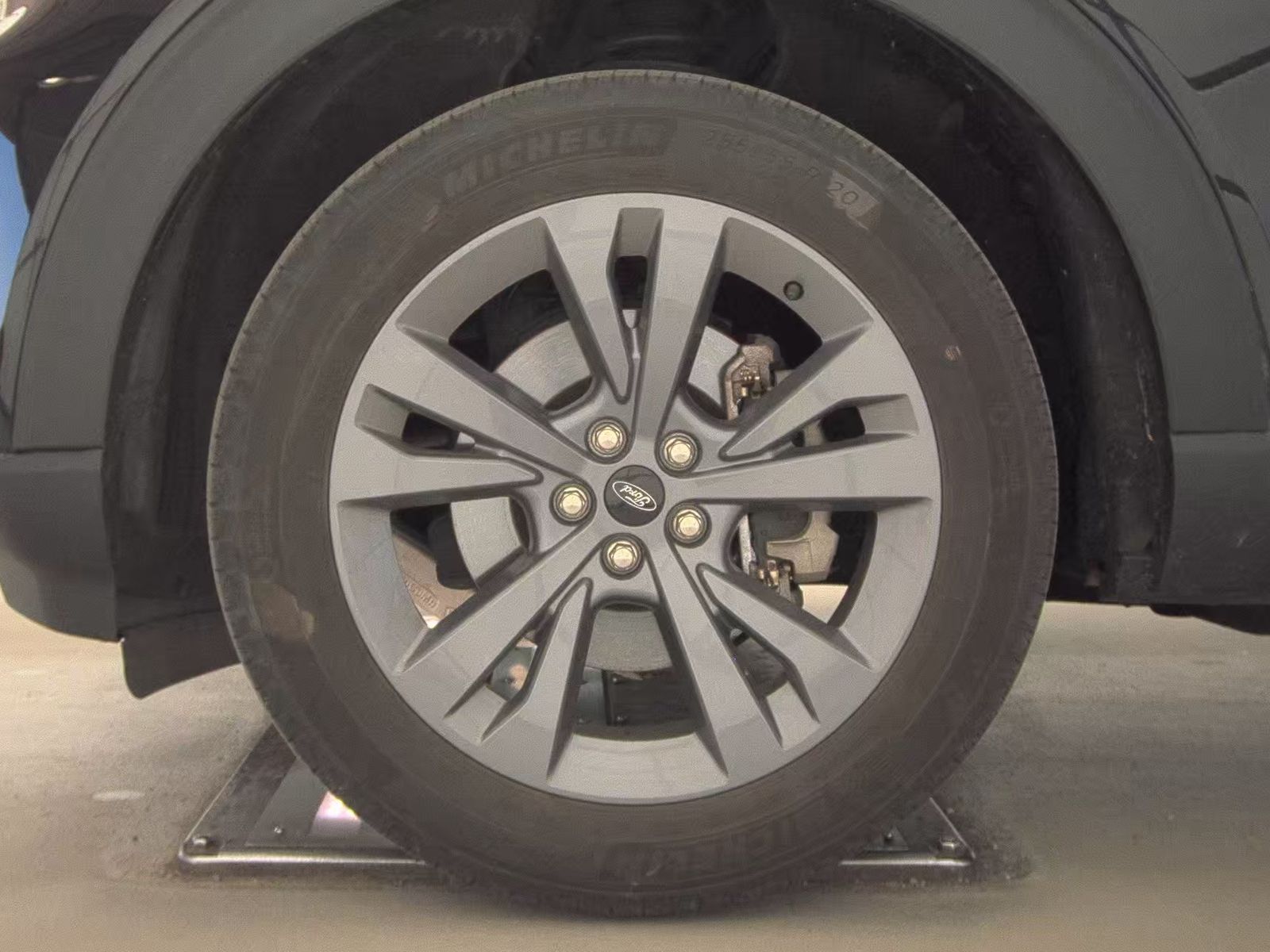 FORD EXPLORER - 10
