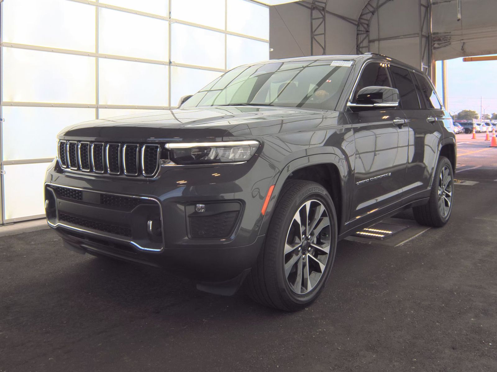 2023 Jeep Grand Cherokee Overland RWD