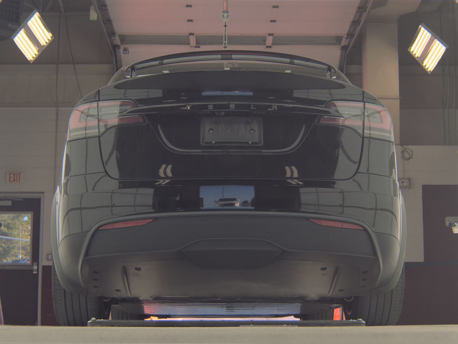 TESLA MODEL X - 8