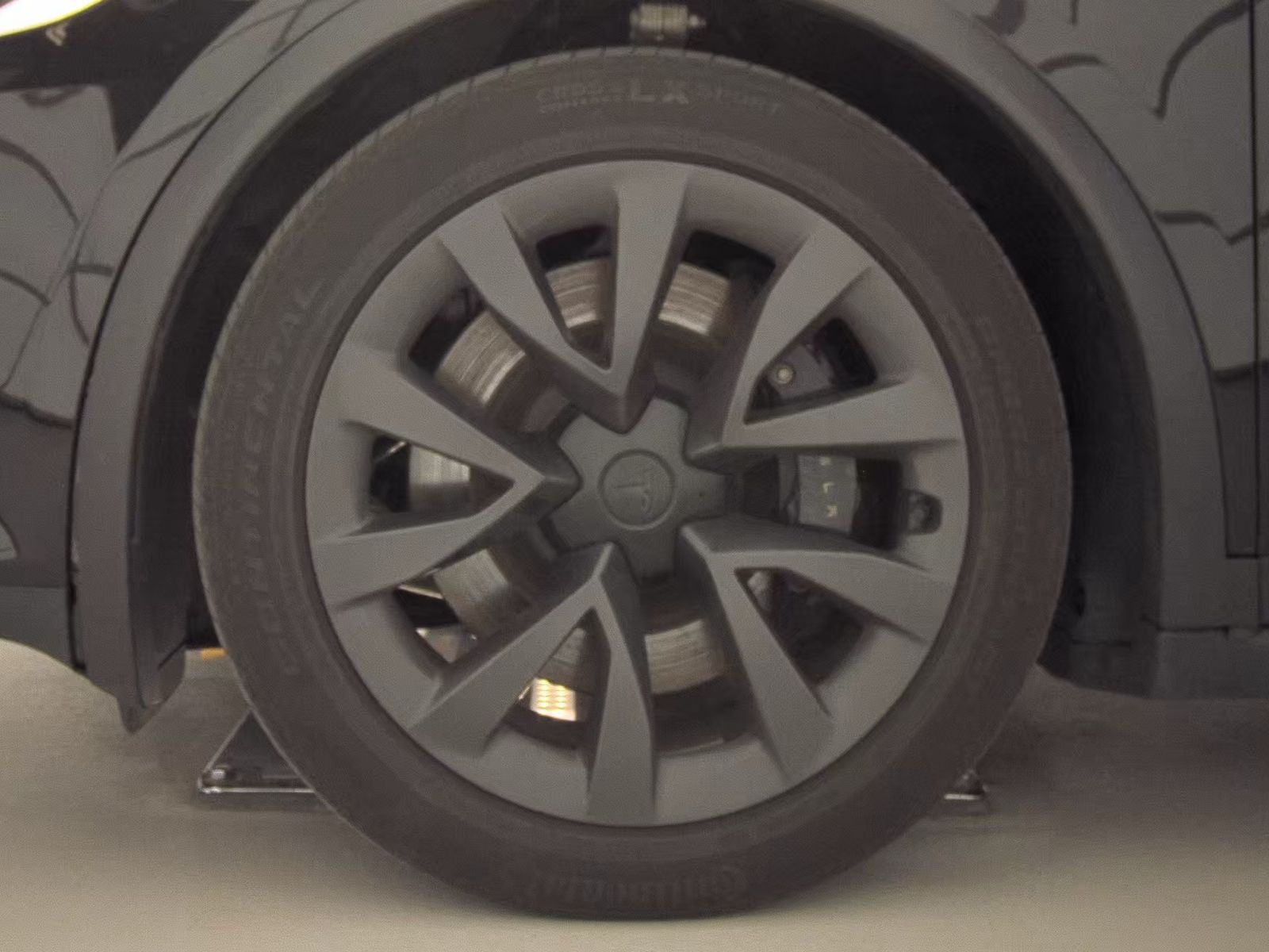 TESLA MODEL X - 10