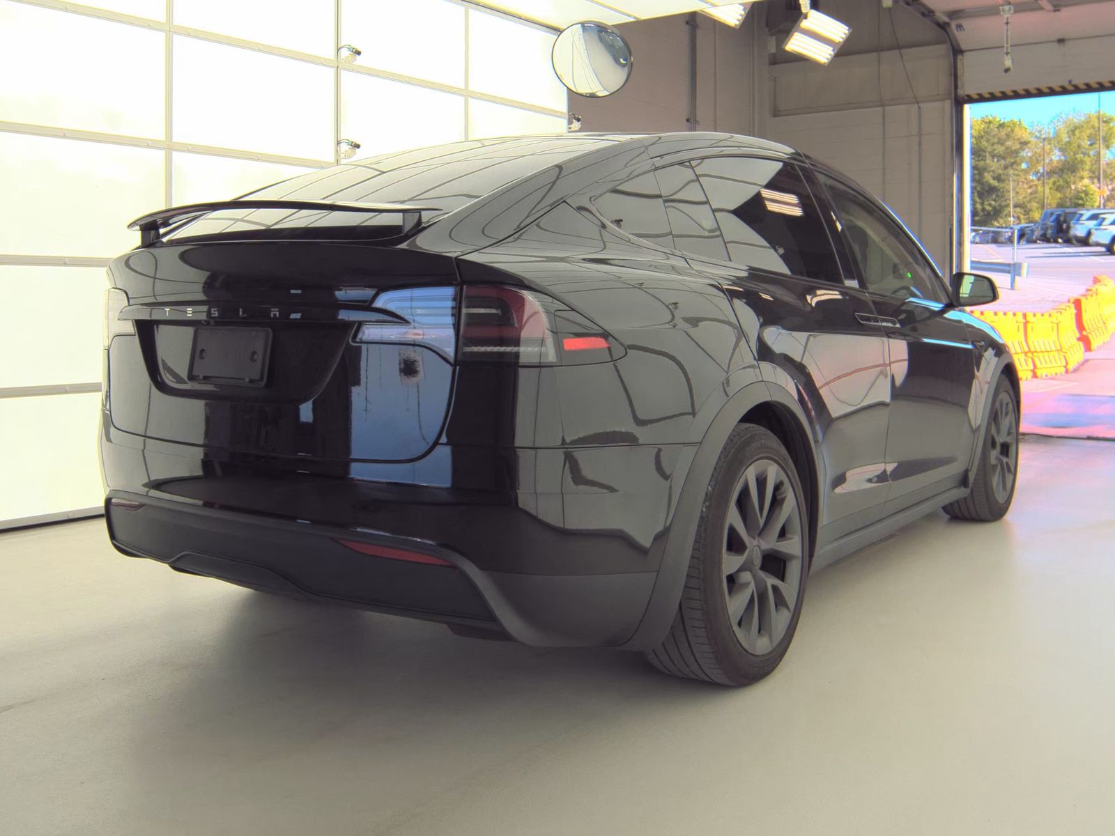 TESLA MODEL X - 6