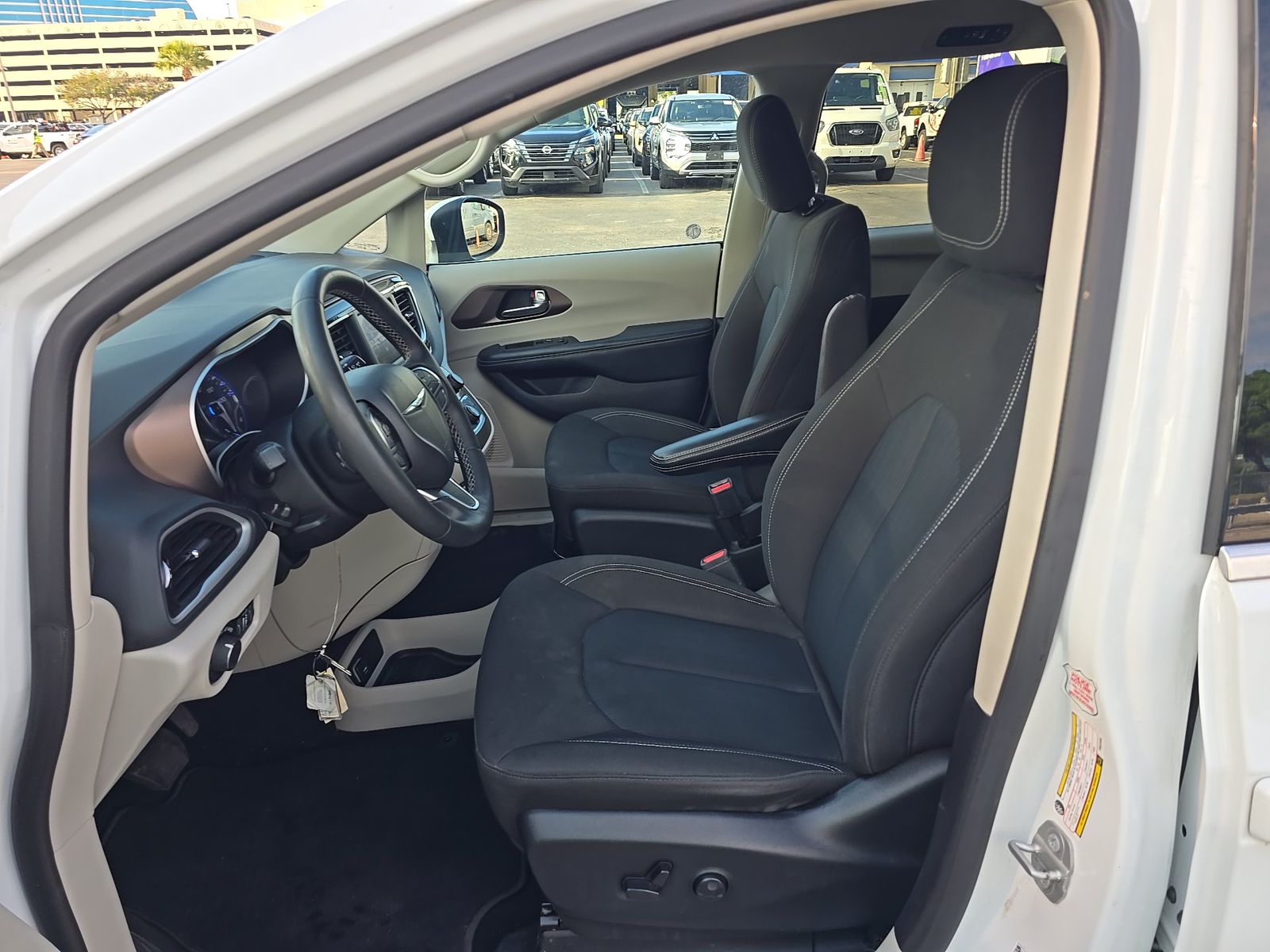 CHRYSLER VOYAGER - 8