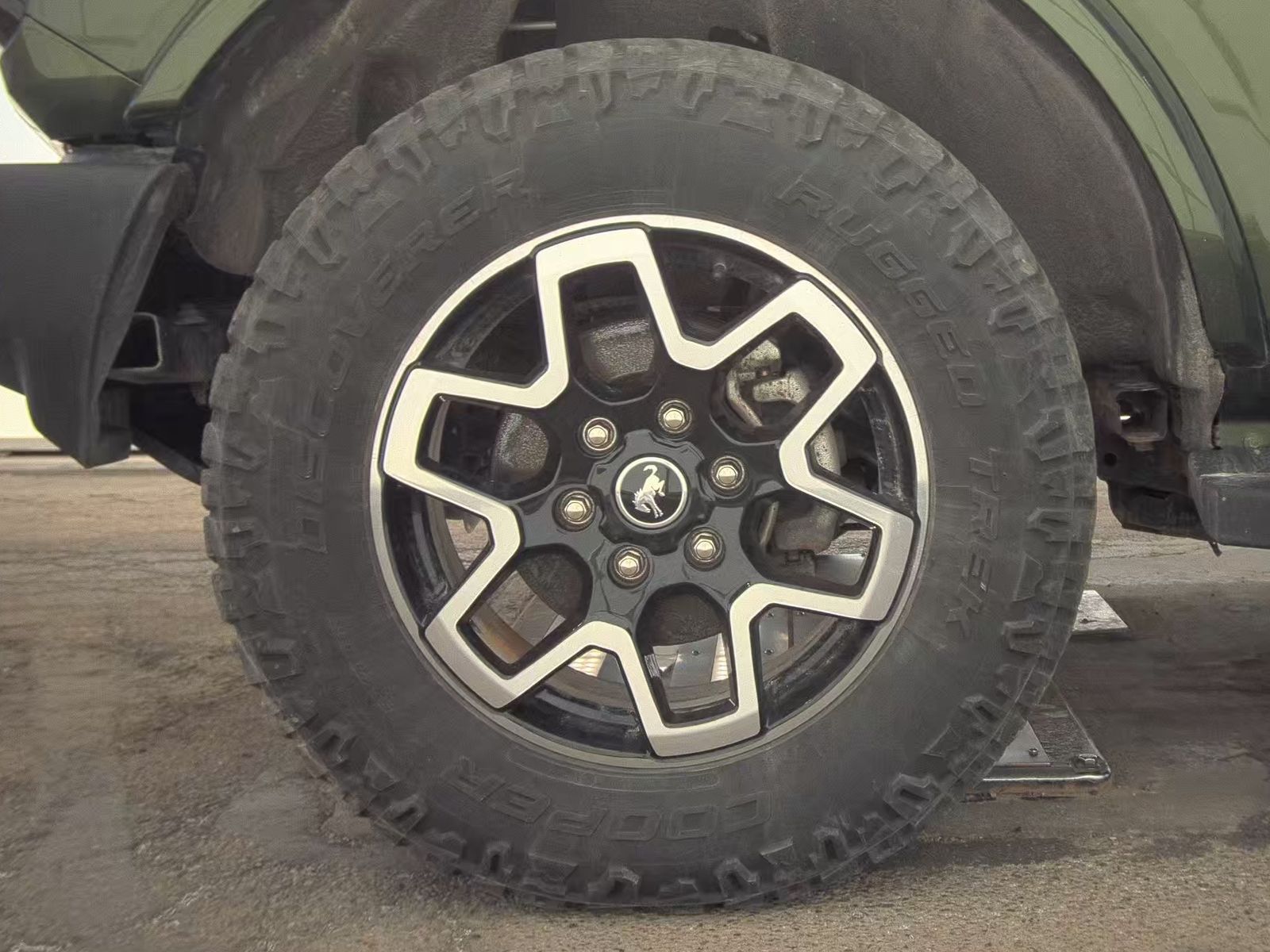 FORD BRONCO - 10