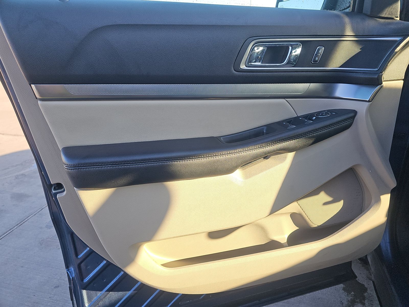 FORD EXPLORER - 10
