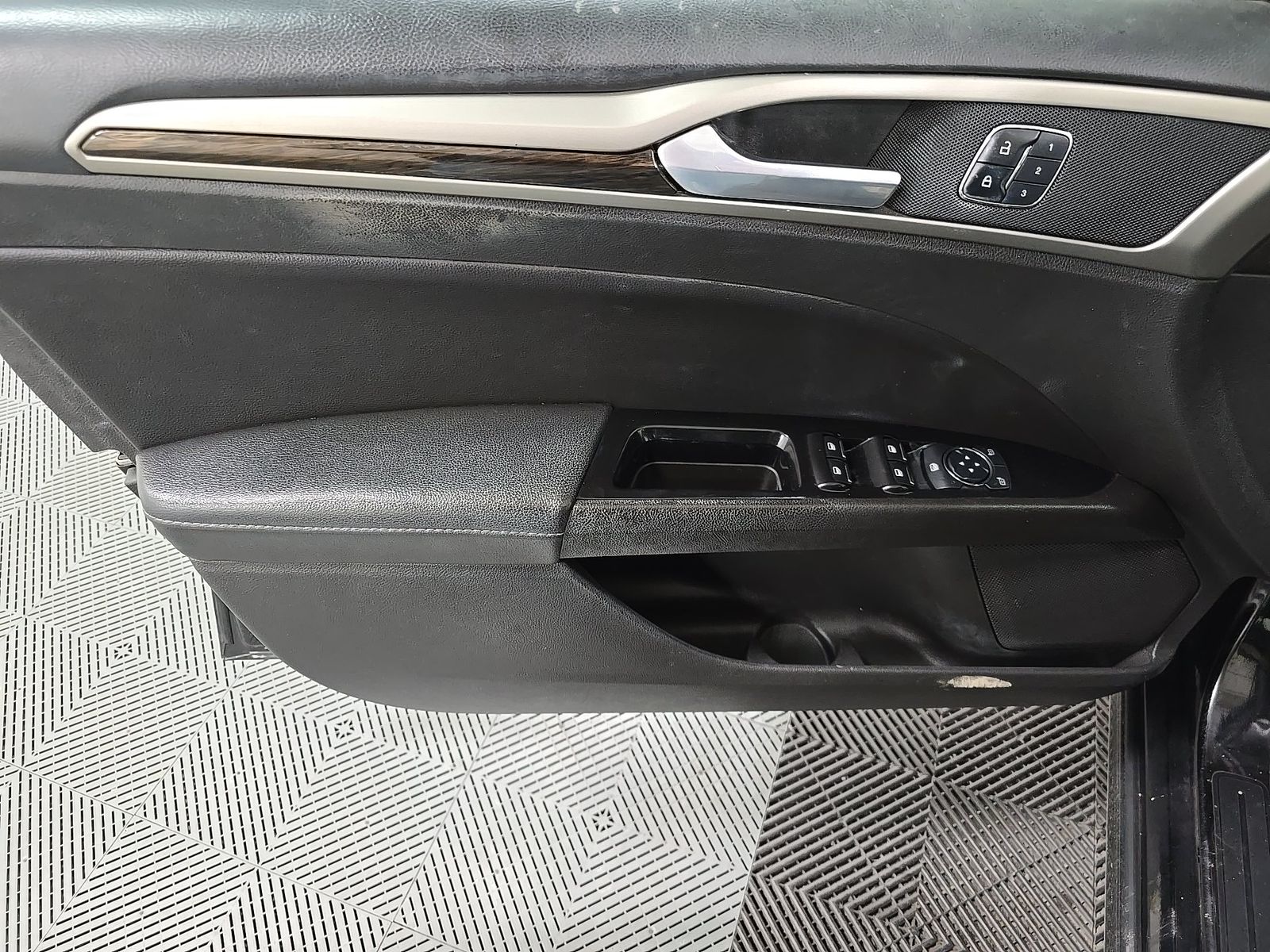 FORD FUSION - 10