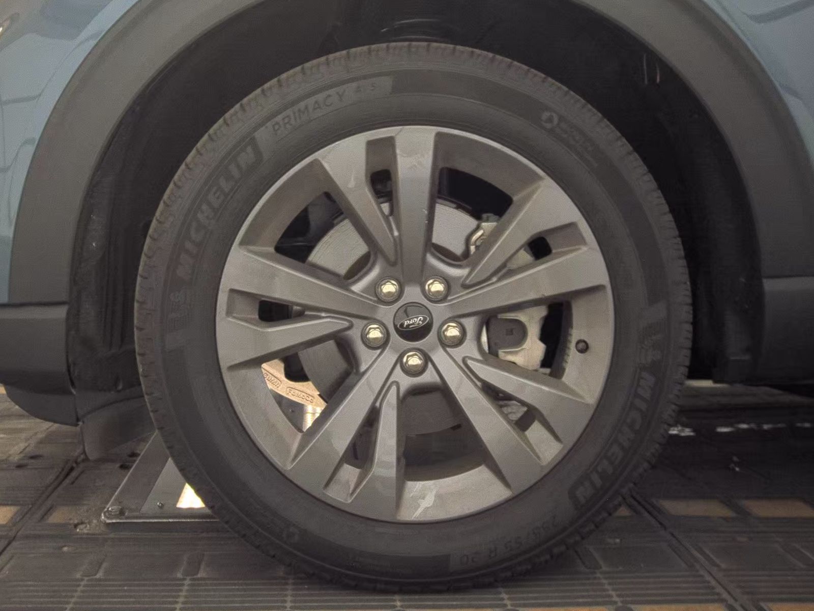 FORD EXPLORER - 10