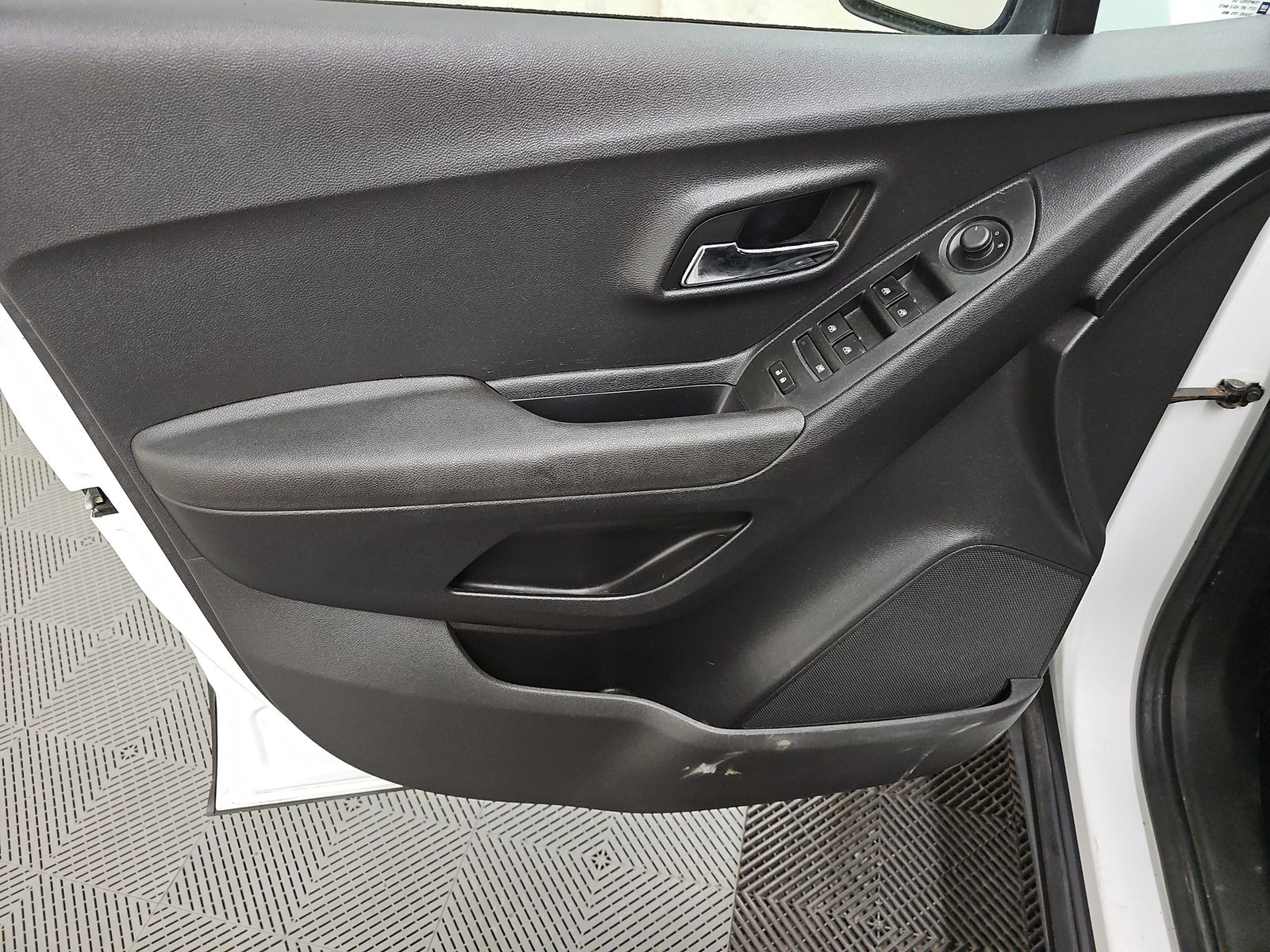 CHEVROLET TRAX - 10