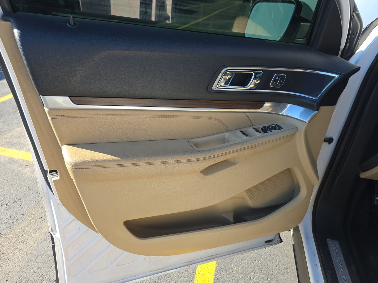 FORD EXPLORER - 10