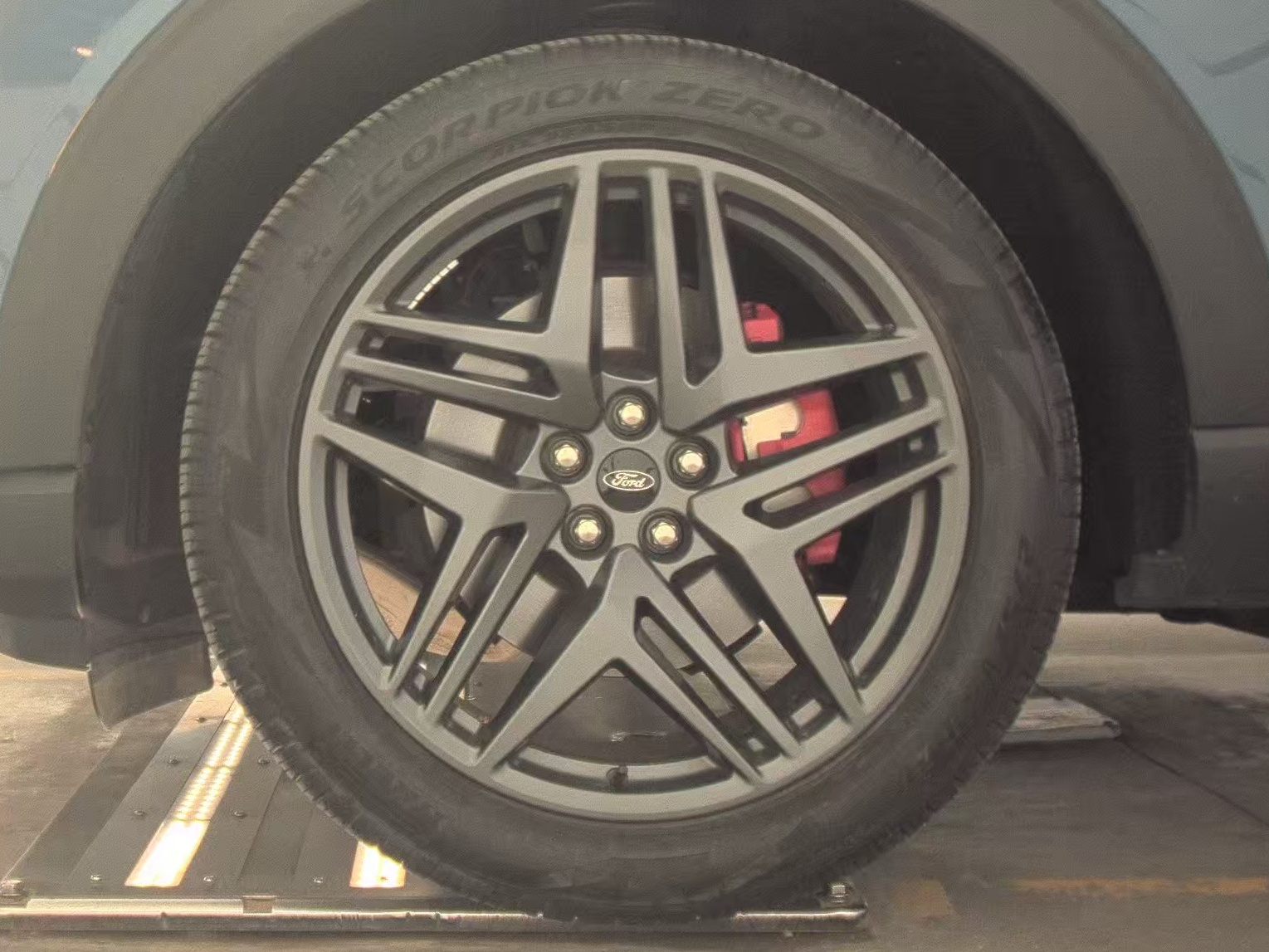 FORD EXPLORER - 10