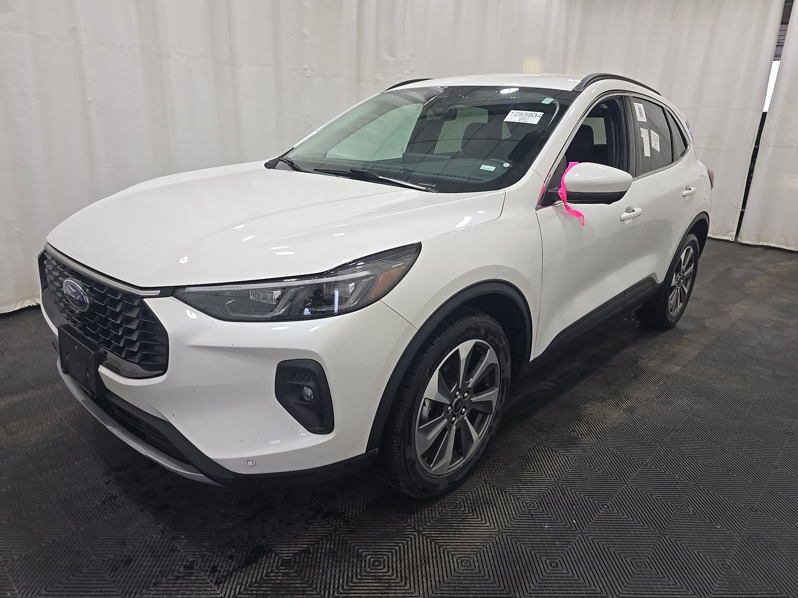 FORD ESCAPE - 1