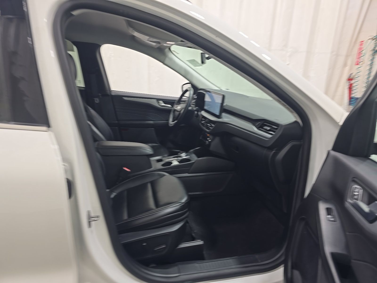 FORD ESCAPE - 9