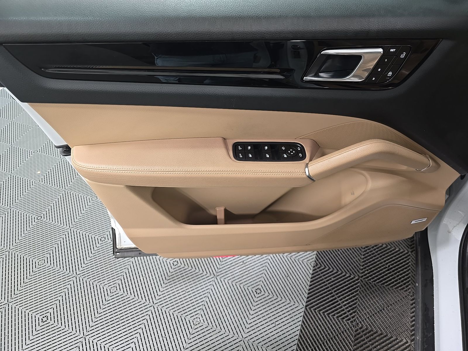 PORSCHE CAYENNE - 10