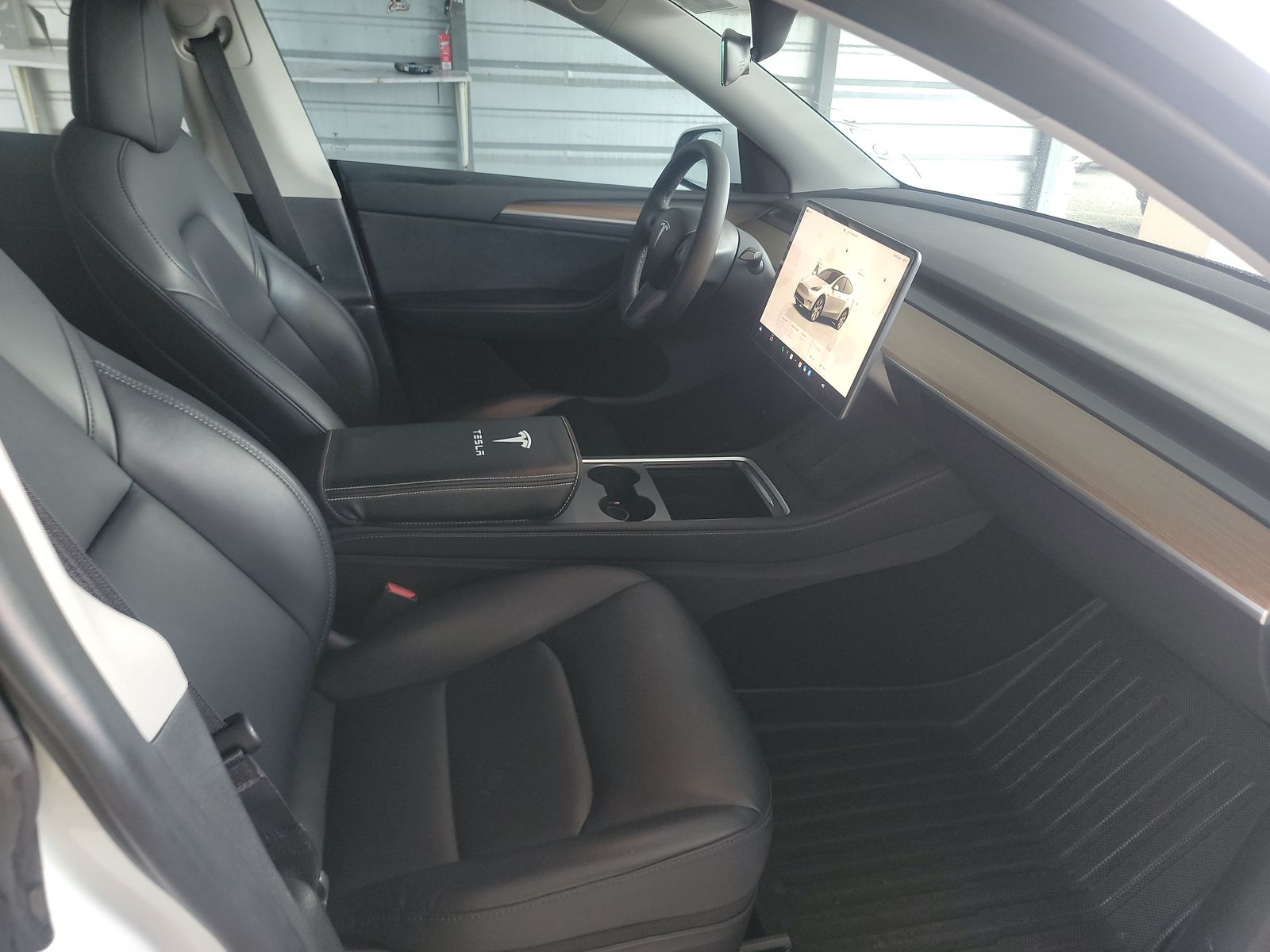 TESLA MODEL Y - 9