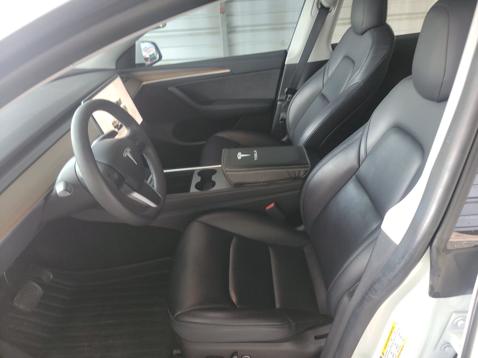 TESLA MODEL Y - 8