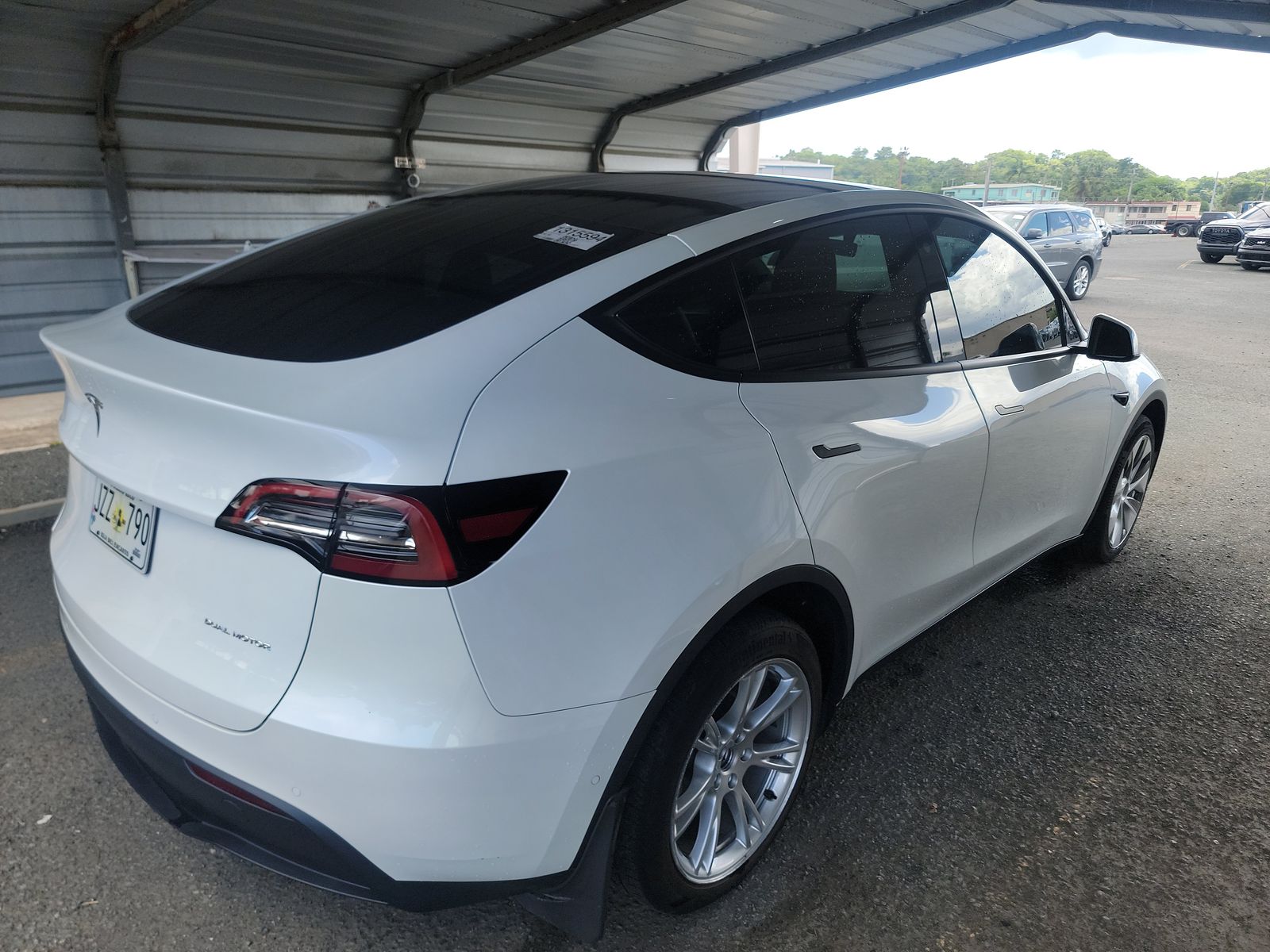 TESLA MODEL Y - 5
