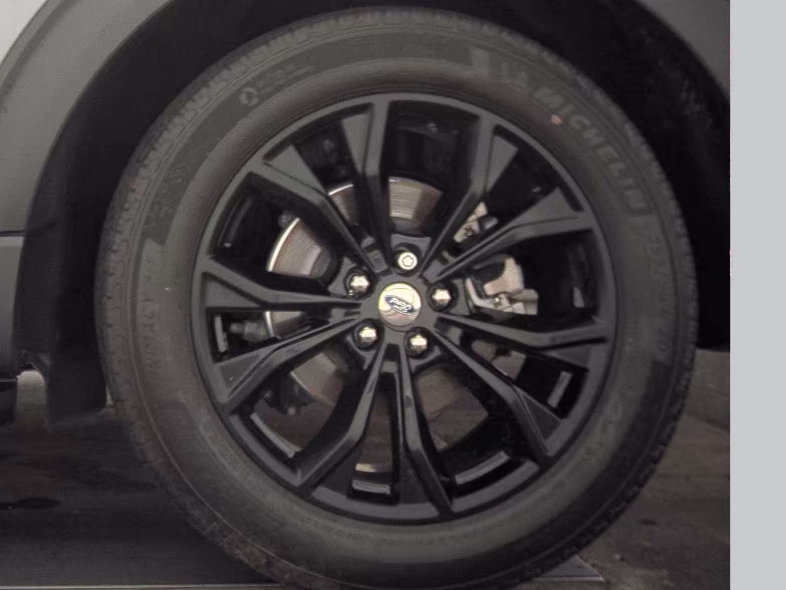 2024 Ford Explorer XLT RWD