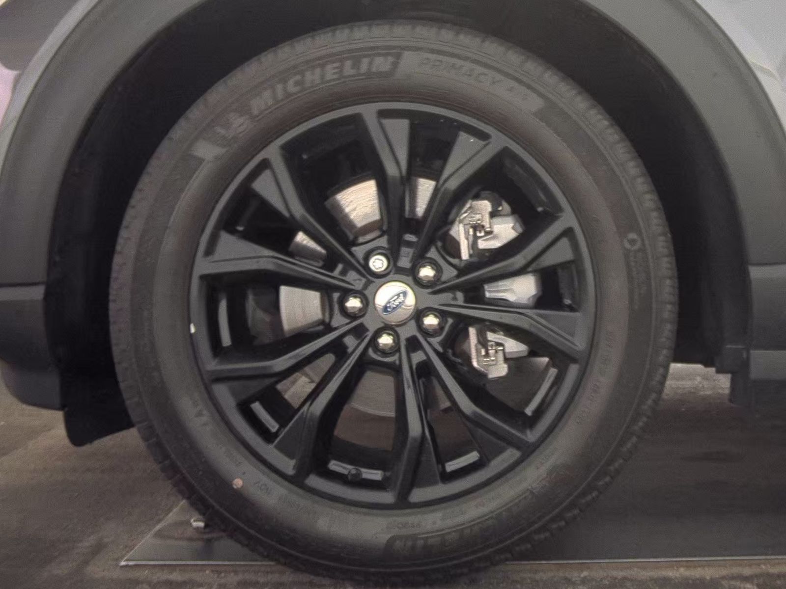 2024 Ford Explorer XLT RWD