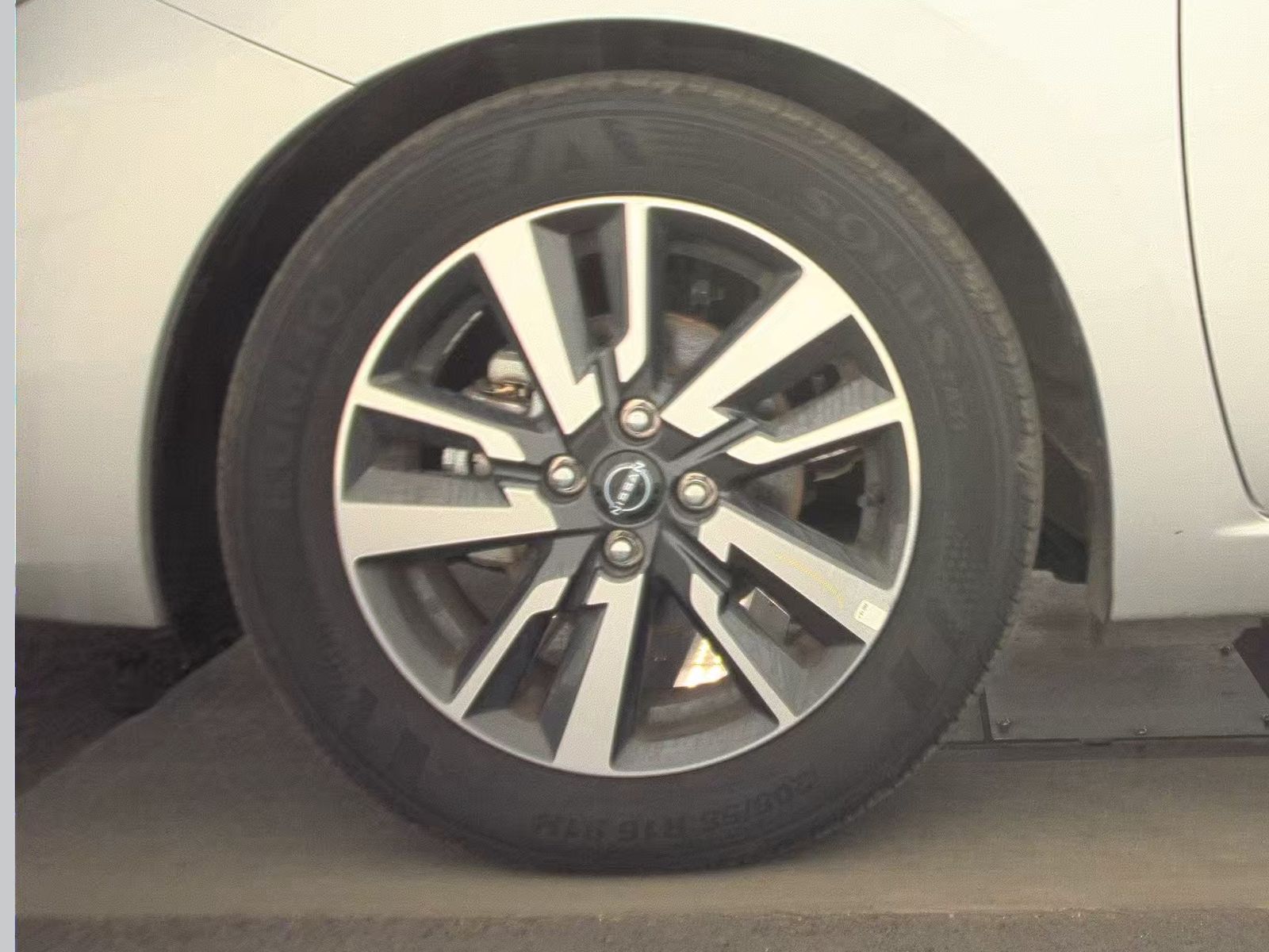 NISSAN VERSA - 10