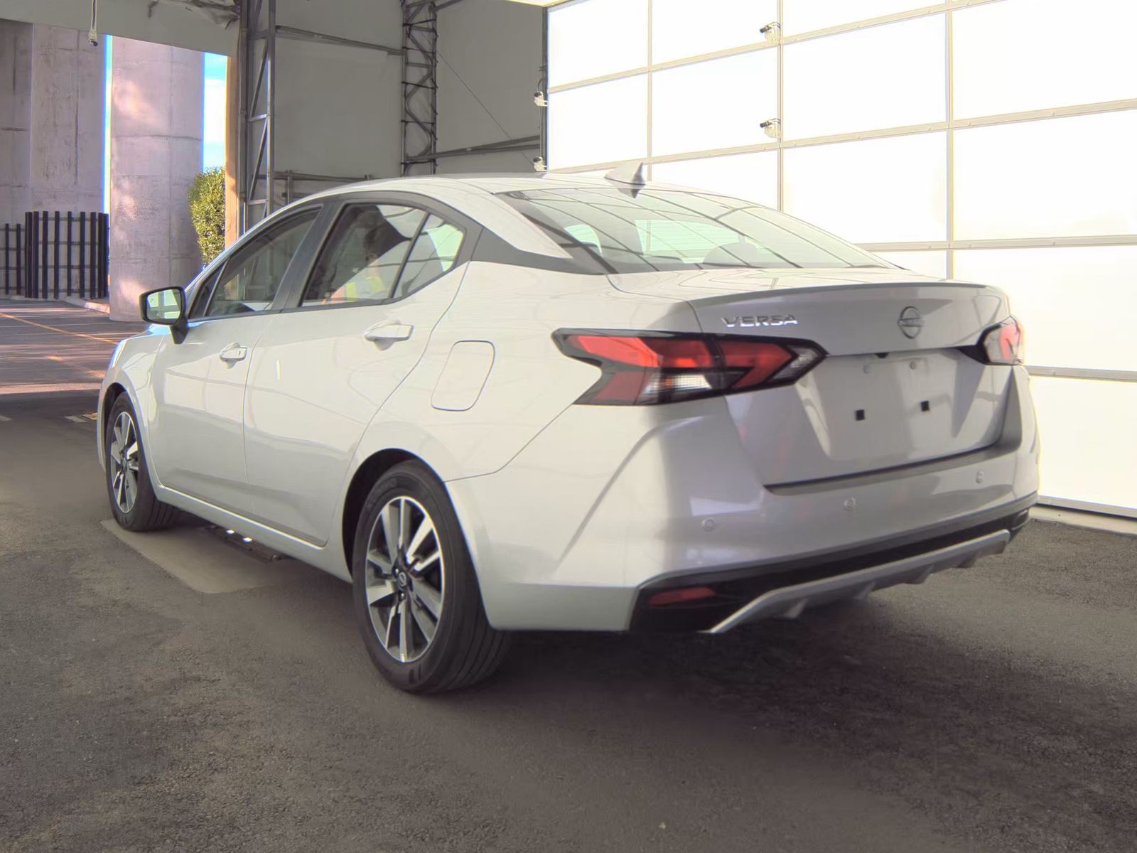 NISSAN VERSA - 9