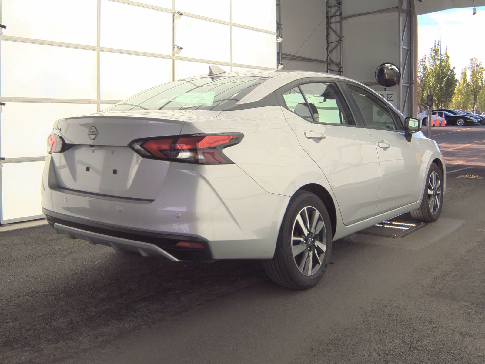 NISSAN VERSA - 6