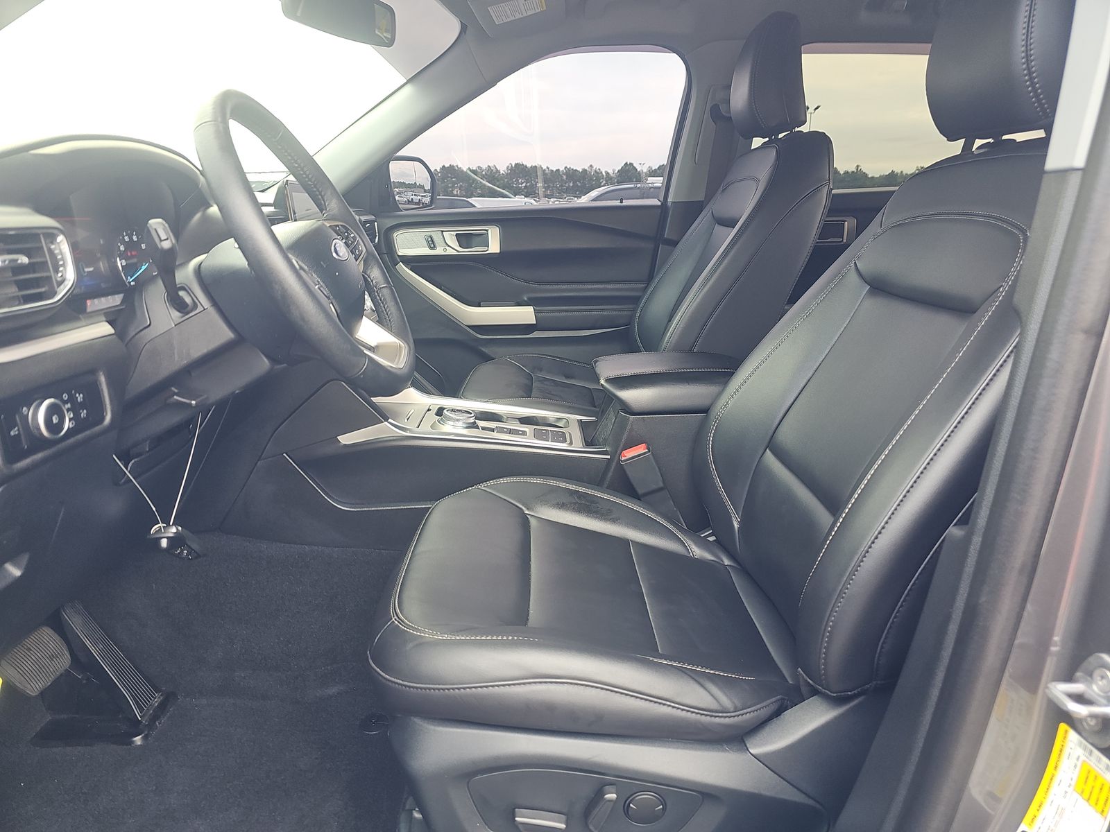 2024 Ford Explorer XLT RWD