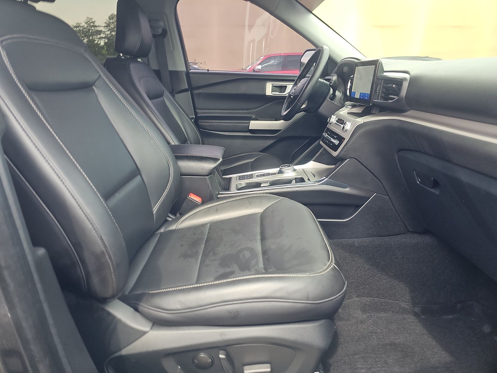 2024 Ford Explorer XLT RWD