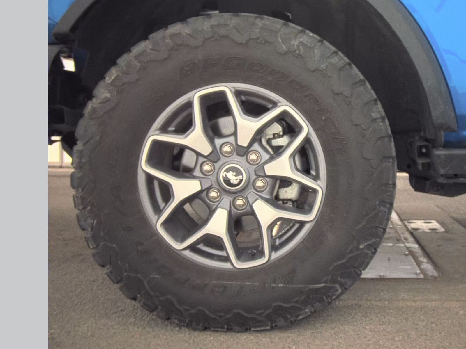 FORD BRONCO - 10