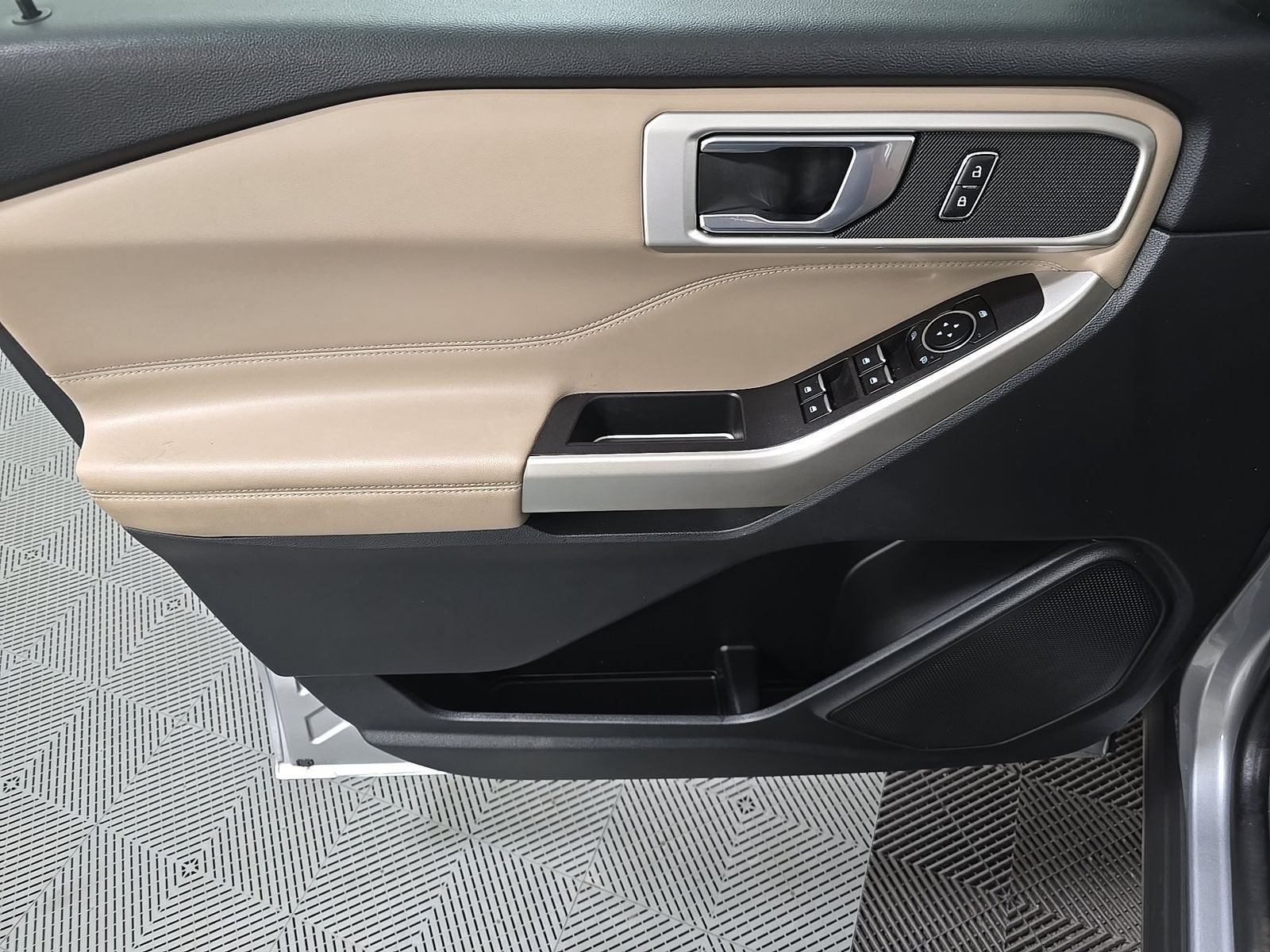 FORD EXPLORER - 10