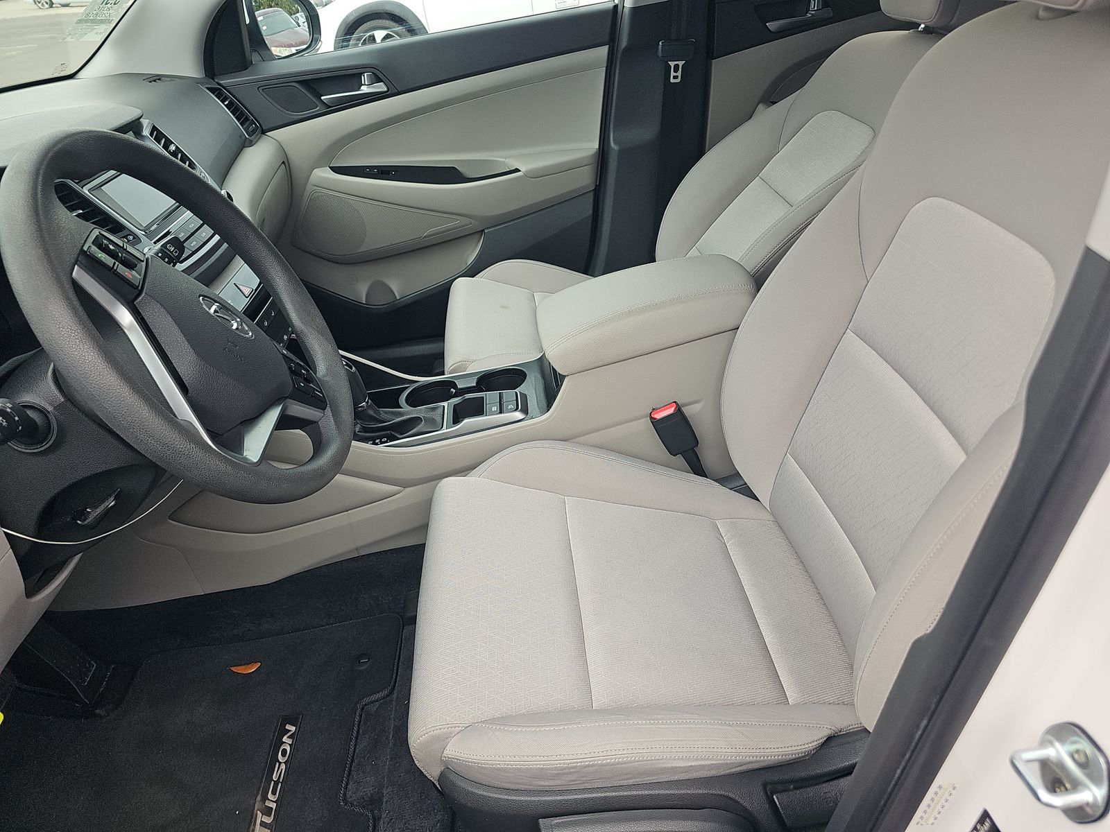 HYUNDAI TUCSON - 8