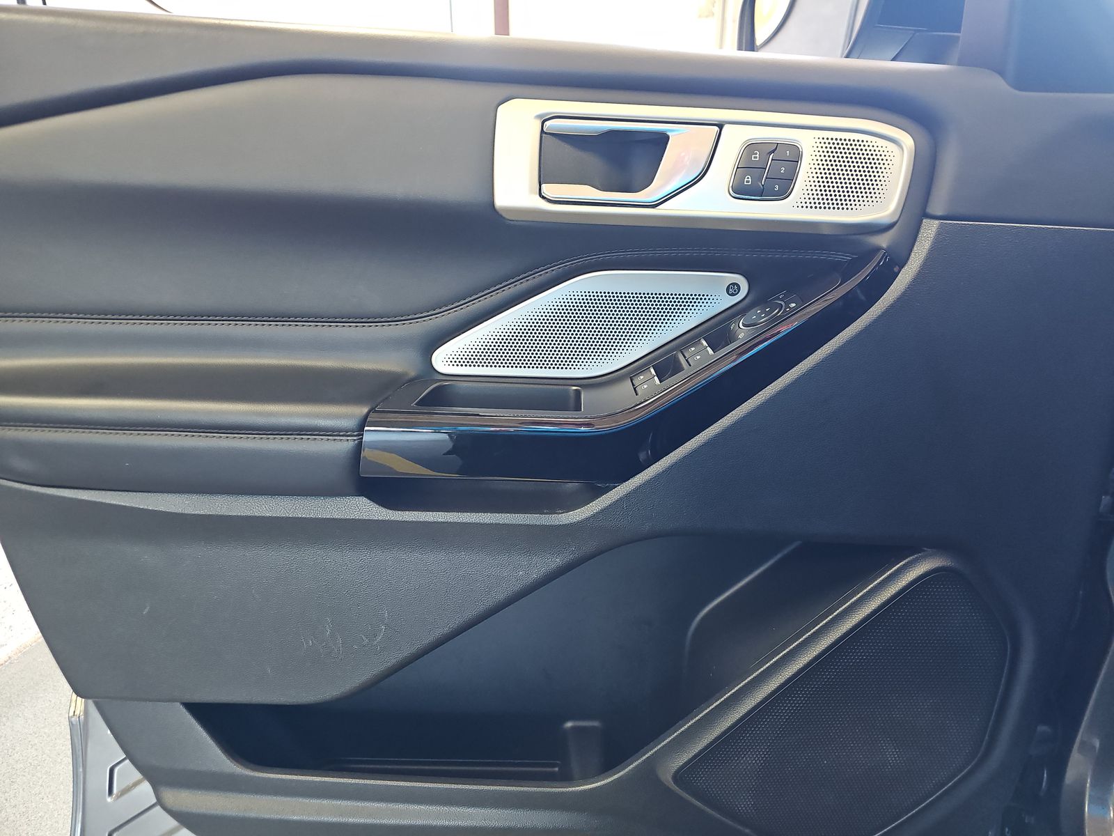 FORD EXPLORER - 10