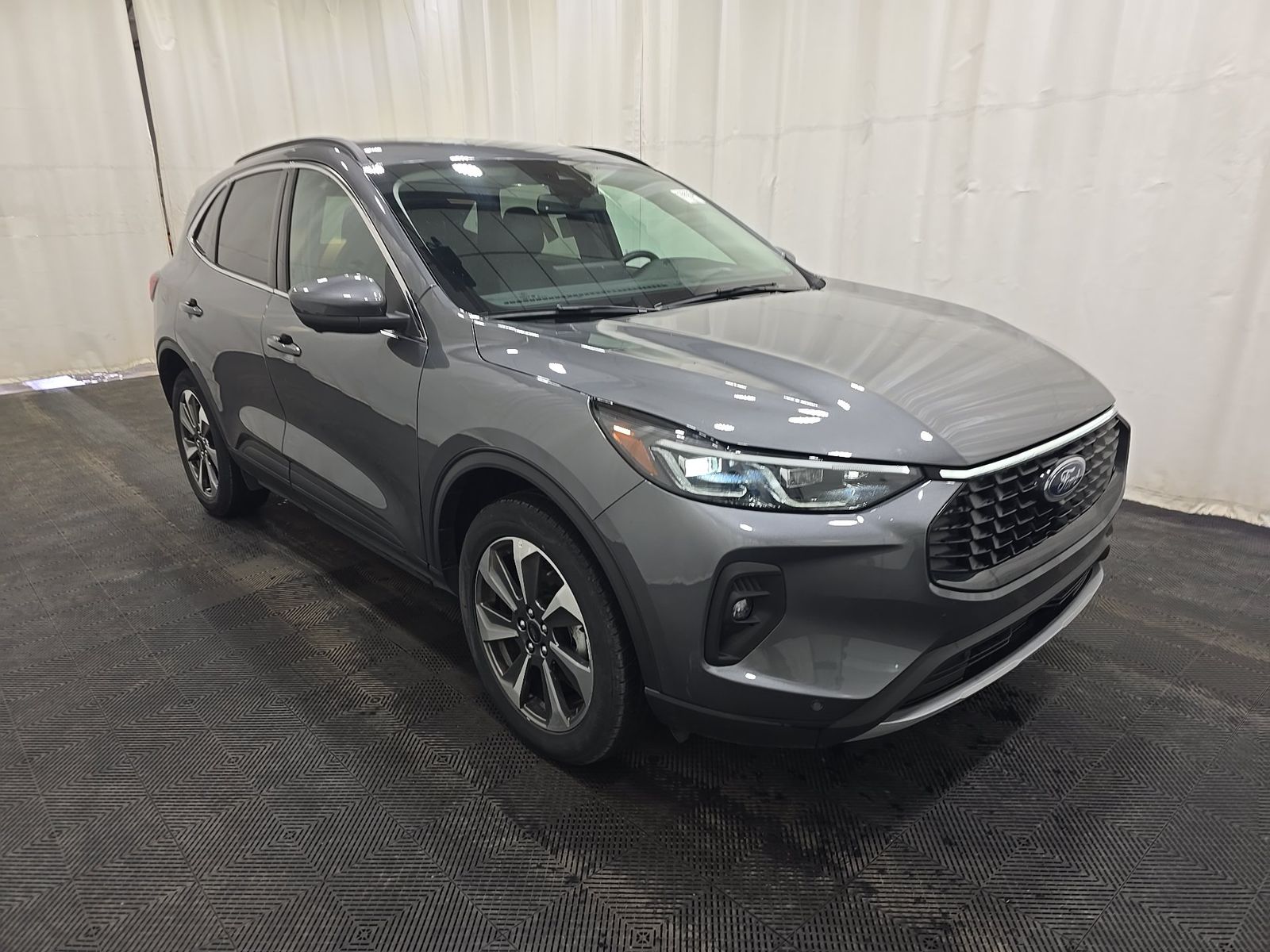 FORD ESCAPE - 4