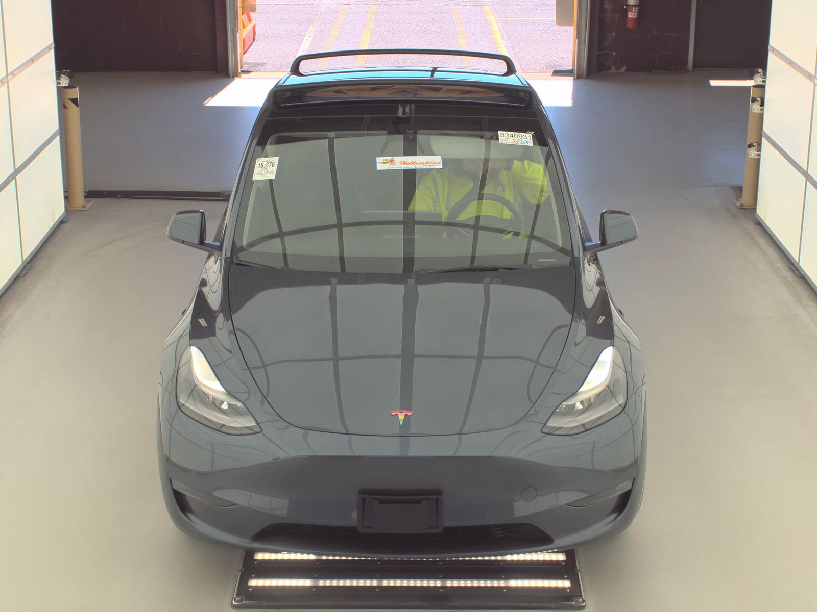 TESLA MODEL Y - 3
