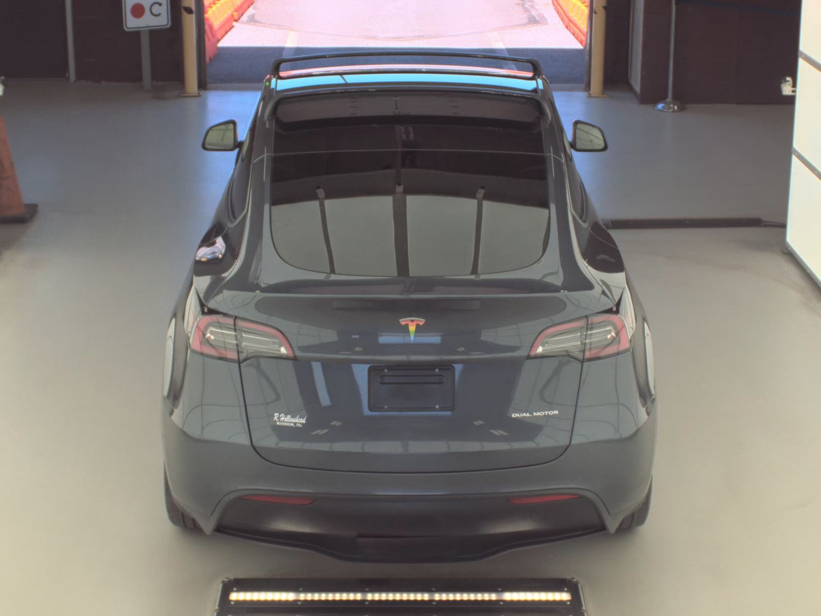 TESLA MODEL Y - 7
