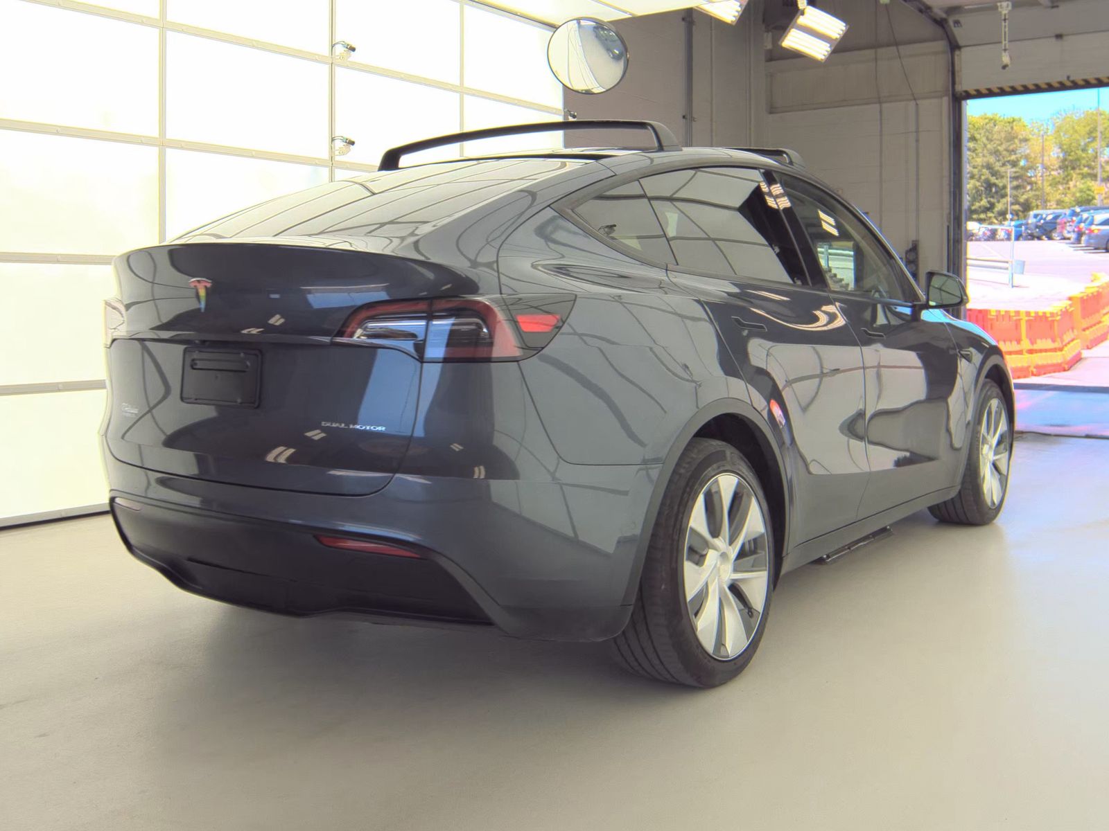 TESLA MODEL Y - 6