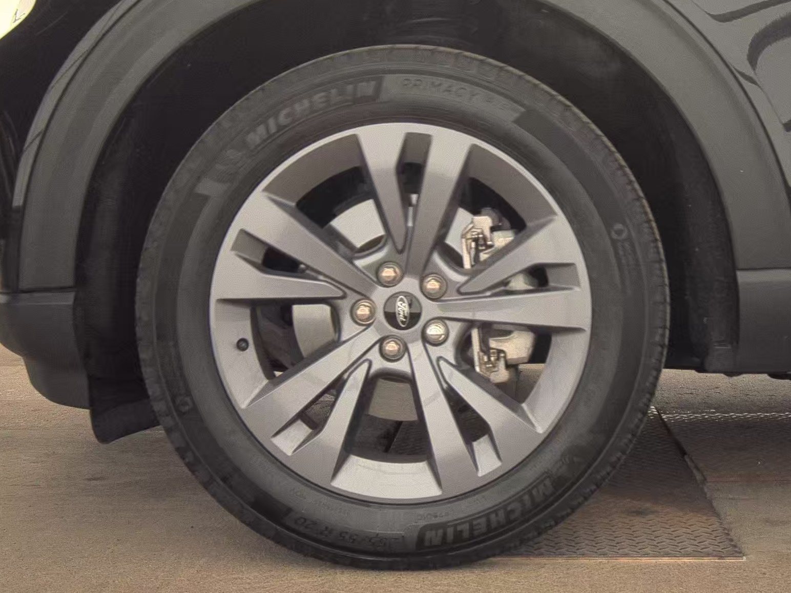 FORD EXPLORER - 10