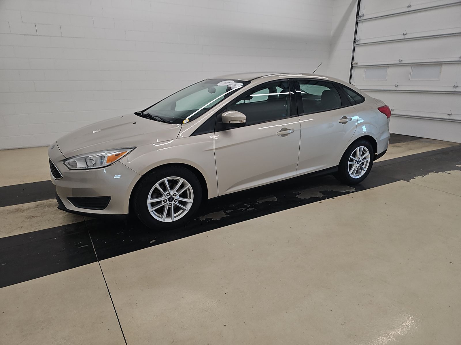2017 Ford Focus Sedan SE's photo