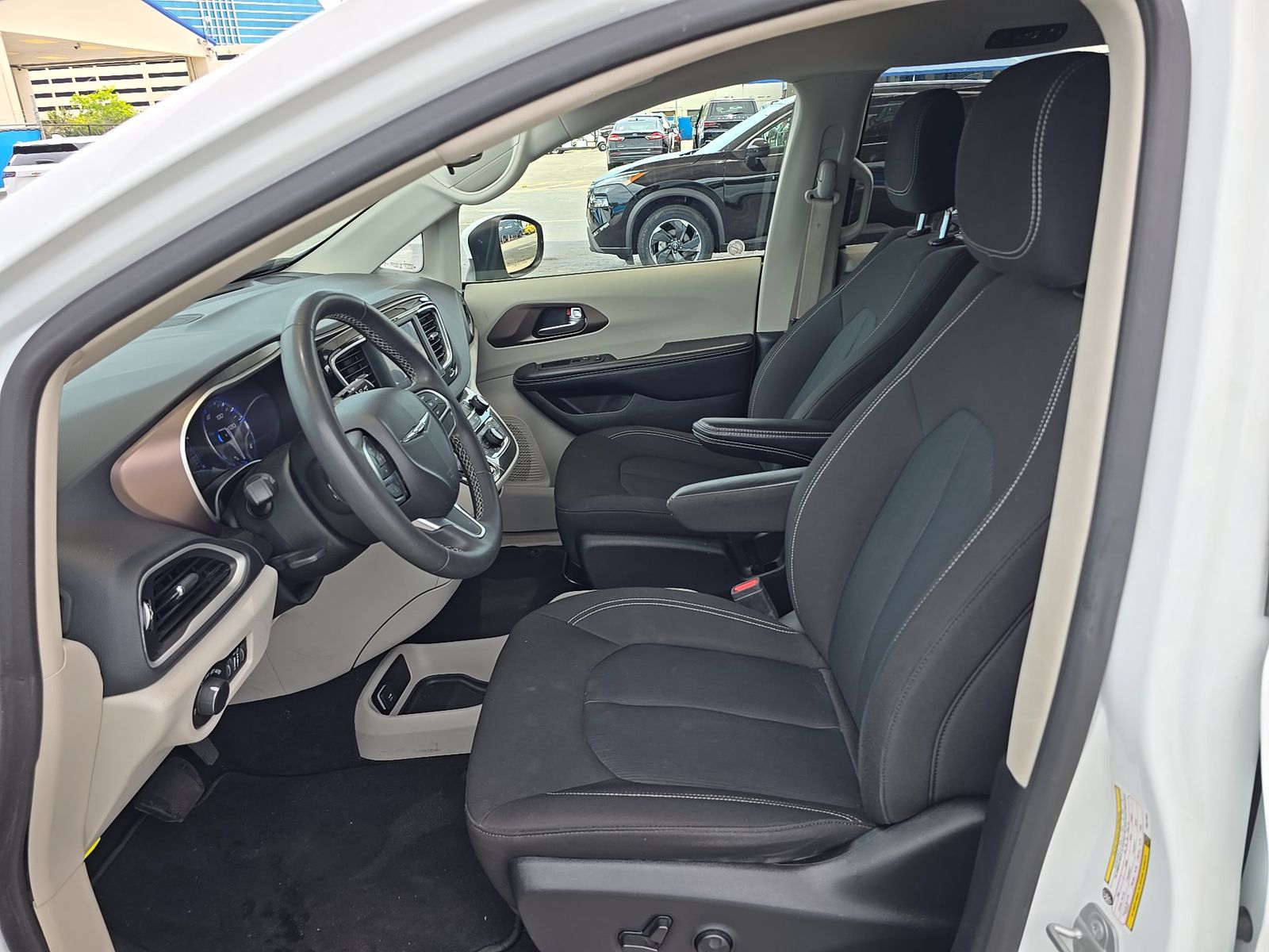CHRYSLER VOYAGER - 8