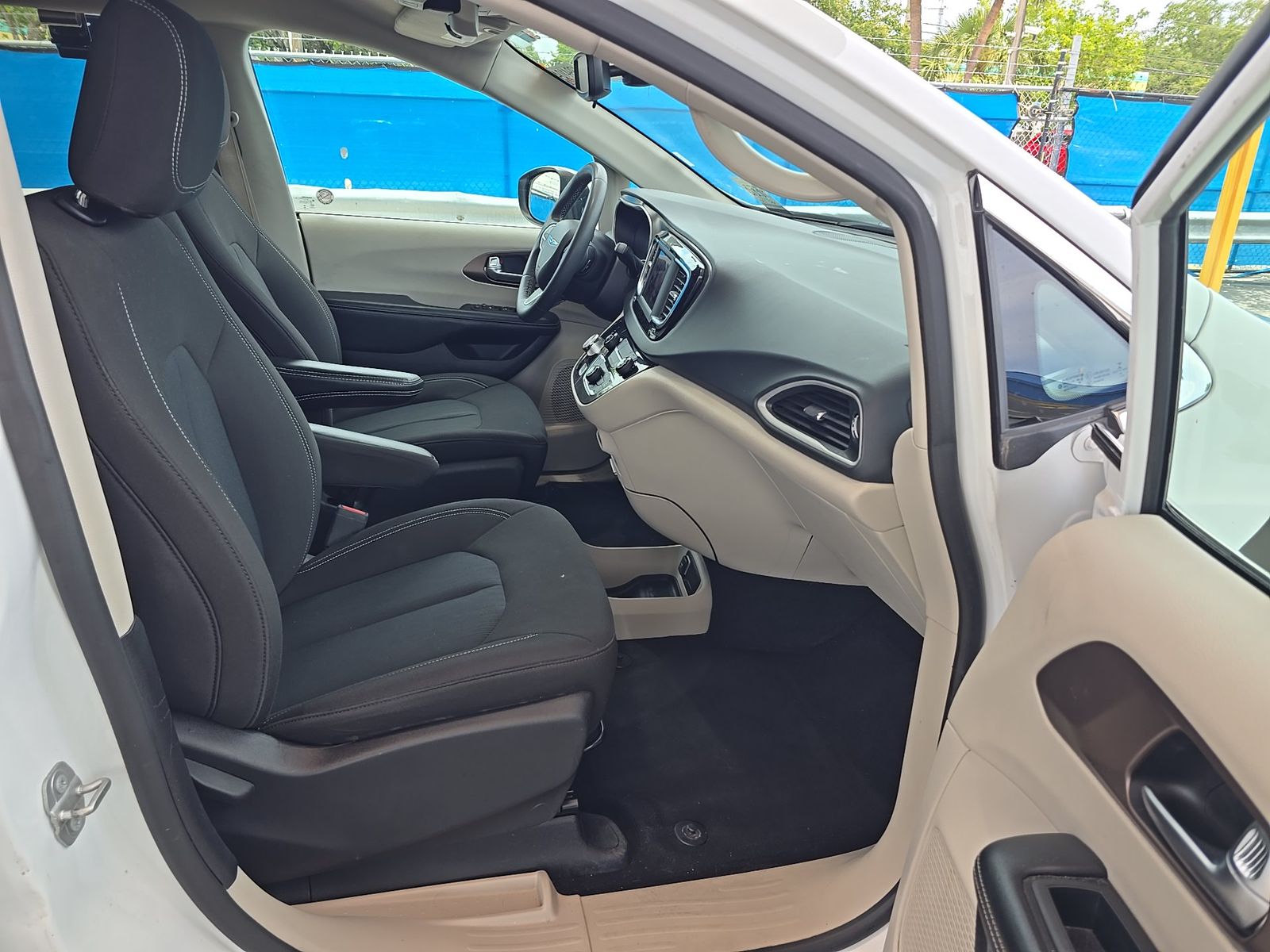 CHRYSLER VOYAGER - 9