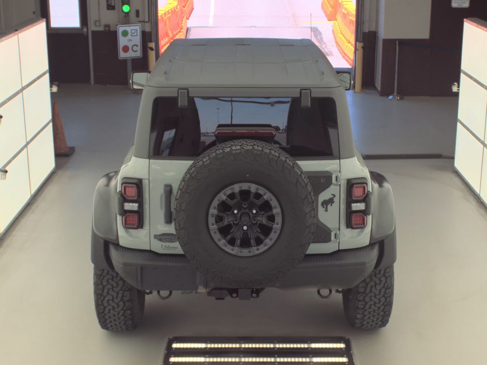 FORD BRONCO - 7
