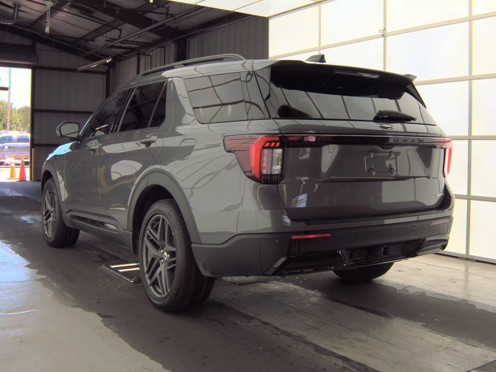 FORD EXPLORER - 9