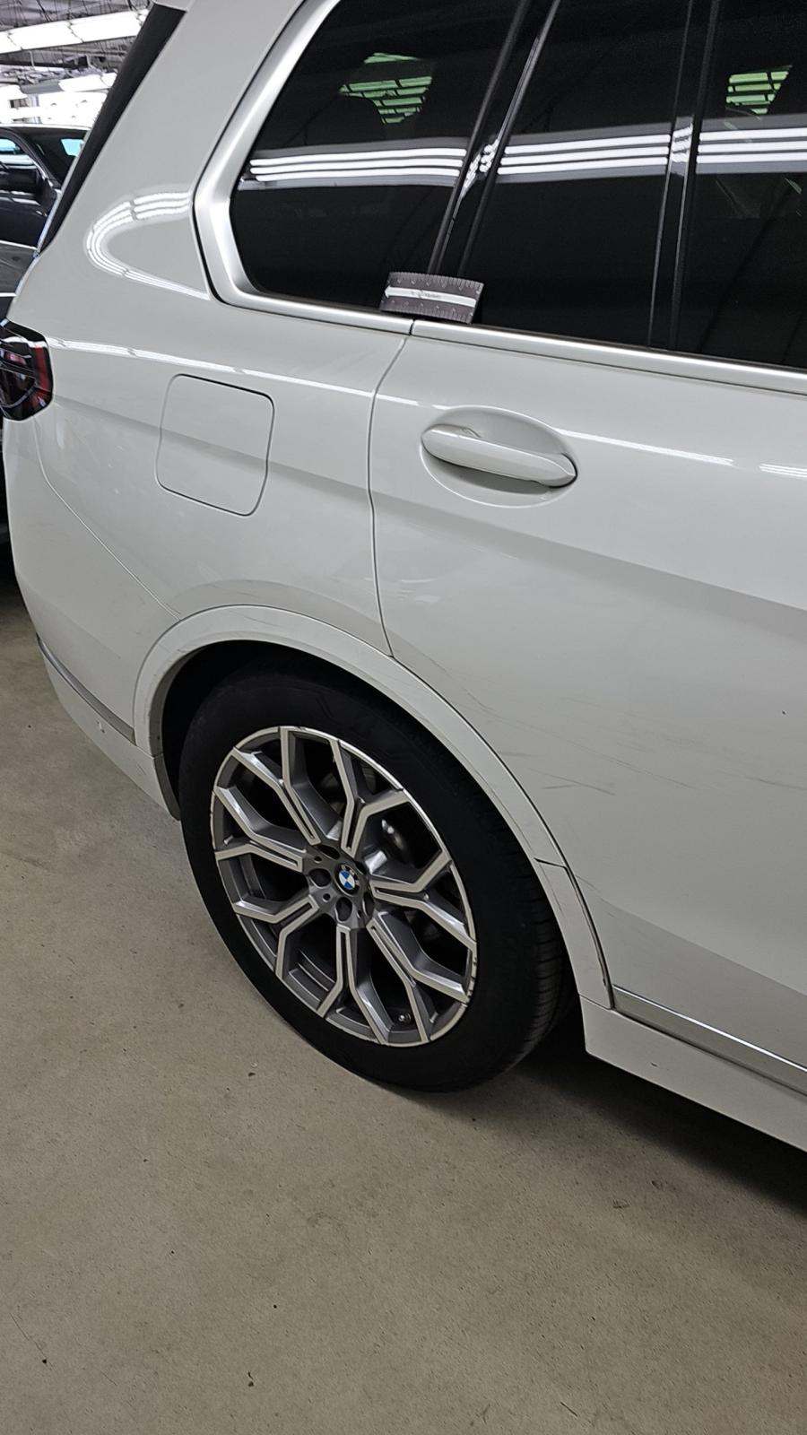 2023 BMW X7 xDrive40i AWD