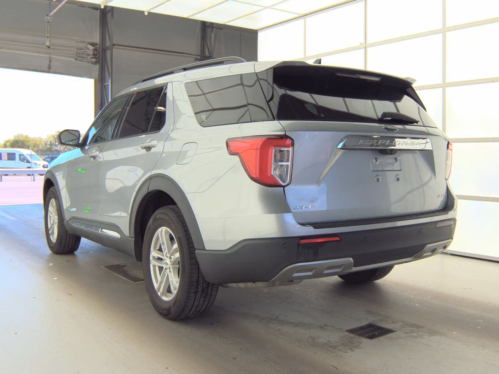FORD EXPLORER - 9